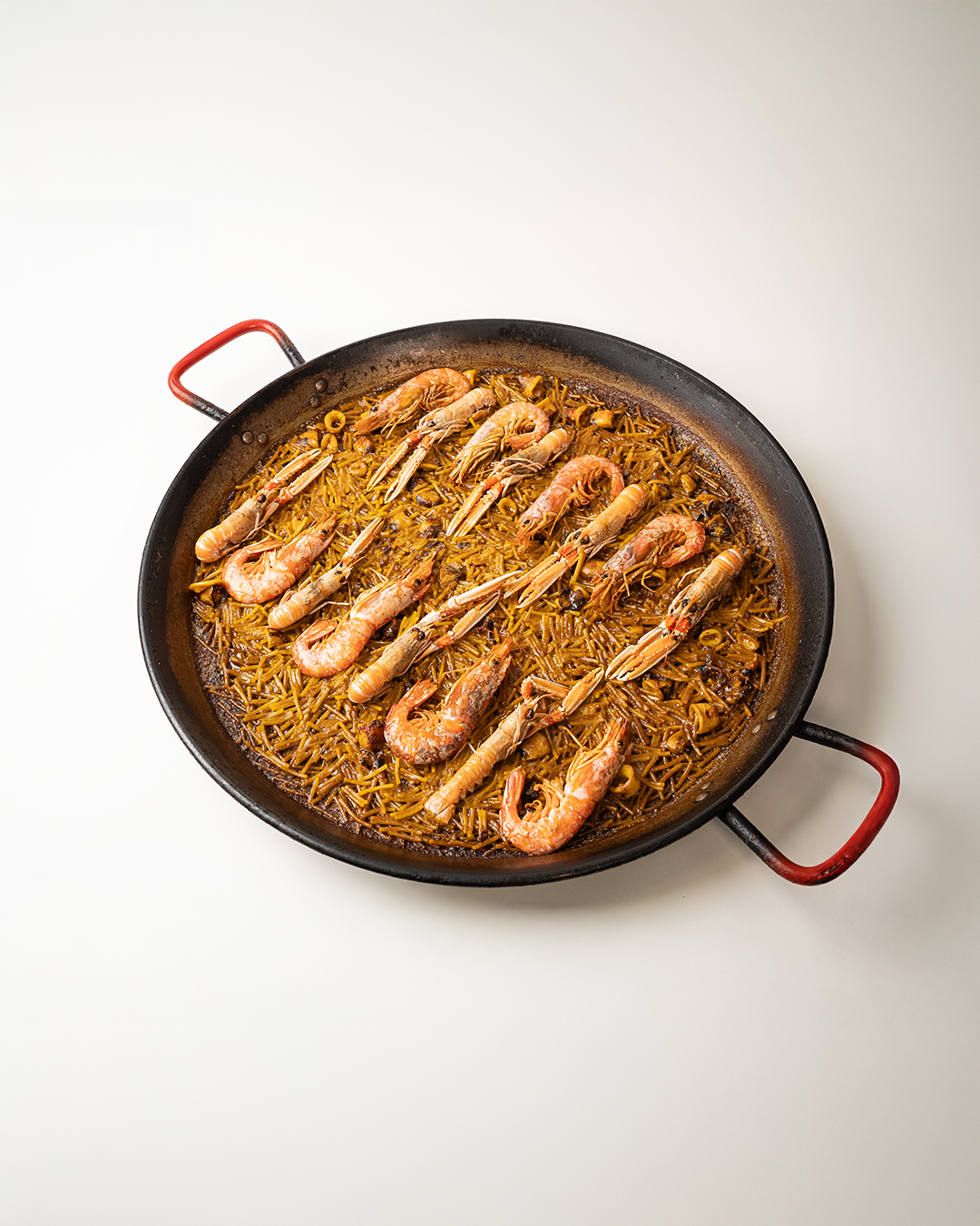 Fideuá de marisco en Cullera frente al mar