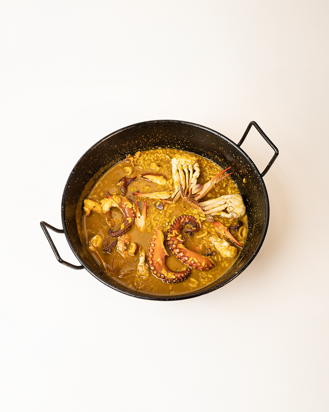Arroz meloso de pulpo, chipirones y cangrejo en Cullera frente al mar