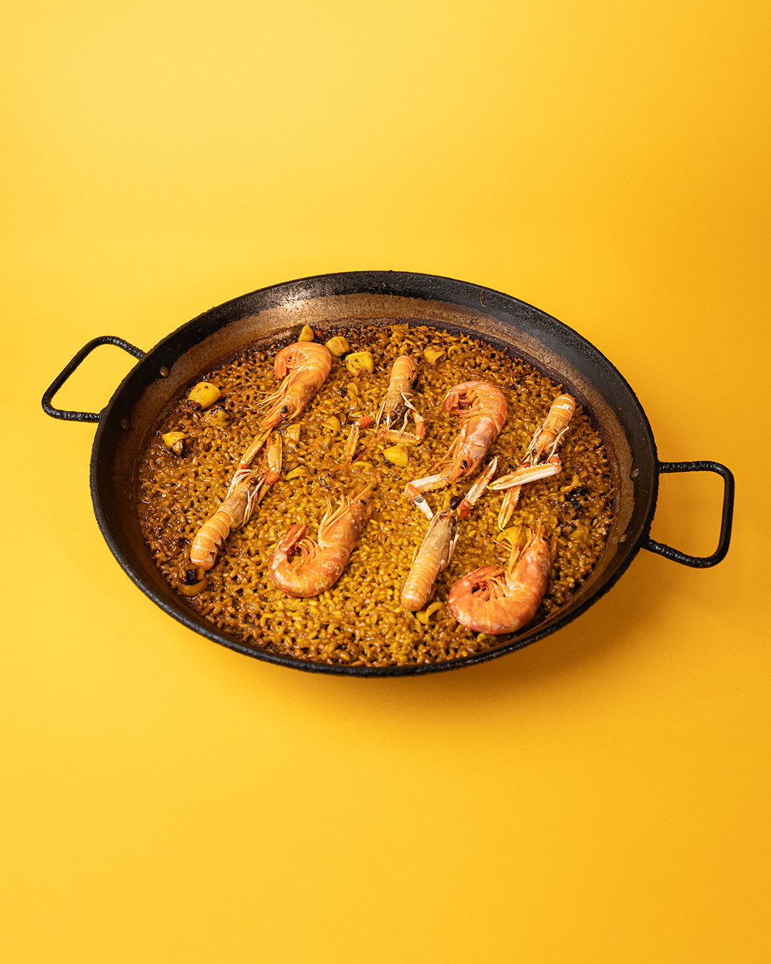 Paella de marisco en Cullera frente al mar